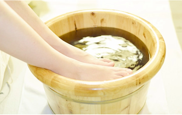 艾草泡脚可辅助排恶露