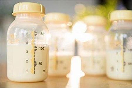 母乳是宝宝的营养来源