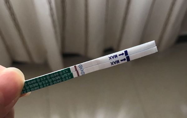 检测到两条线一深一浅一般表示怀孕