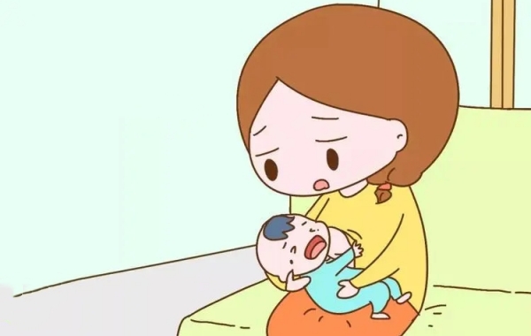 在新生儿饥饿喂奶时选择母乳喂养改变喂养的方式