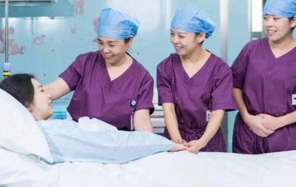 导乐人员能够给予产妇精神上的安慰
