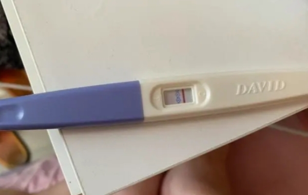 验孕棒上c区出现一条很深的杠表示结果阴性