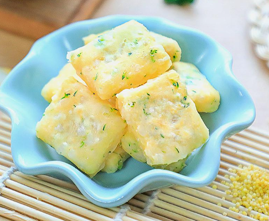 八个月宝宝可搭配固体食物