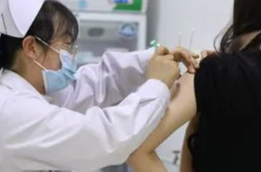 正在打hpv疫苗的女性