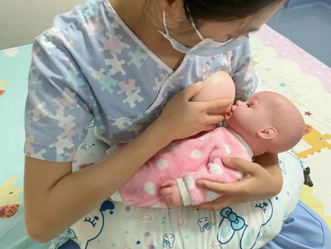摇篮式哺乳是最常见的