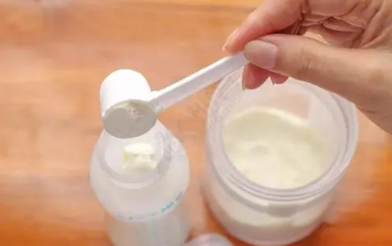 奶粉对新生儿的健康发育至关重要